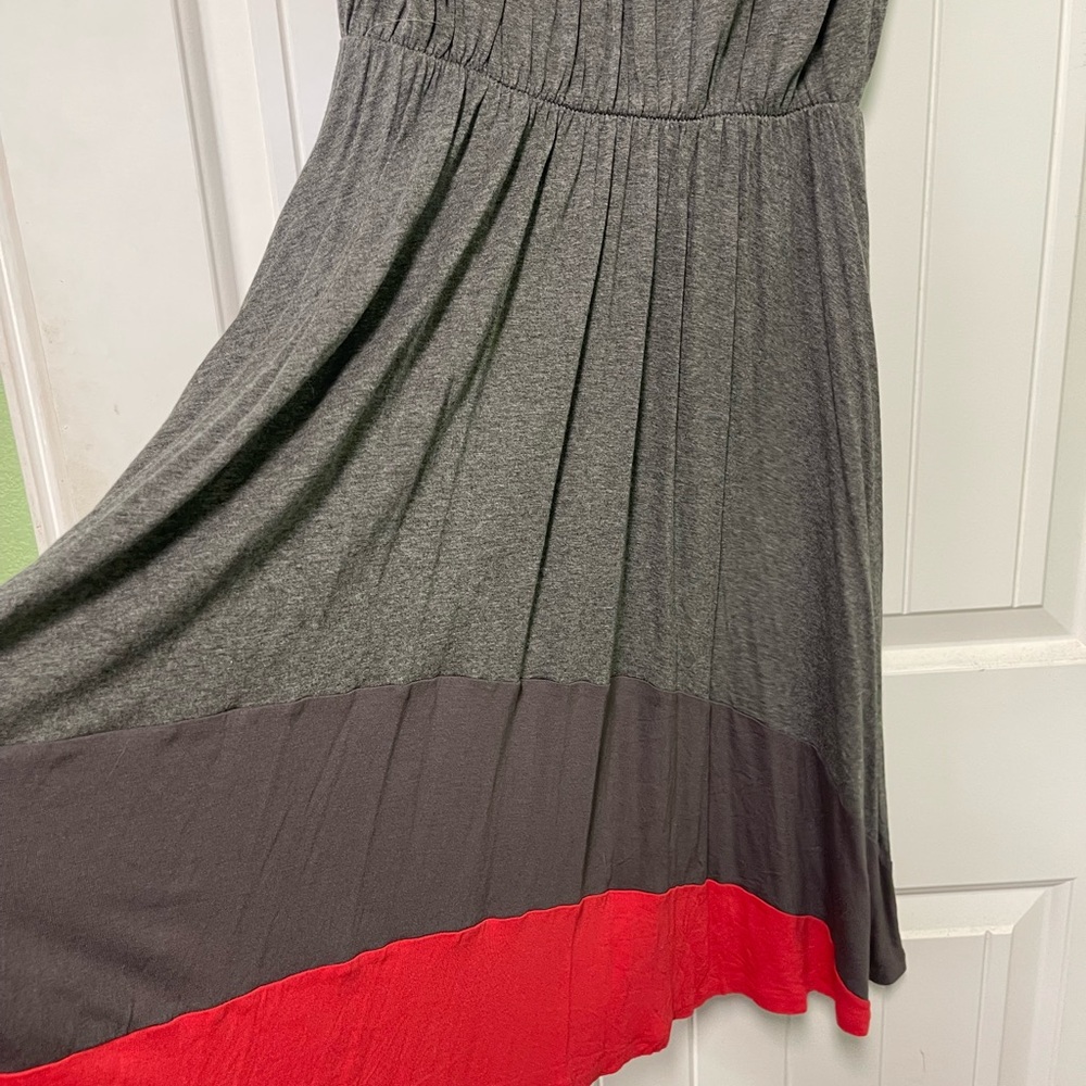 Elegant Gray and Red Women's Dress - Picture 2 of 6